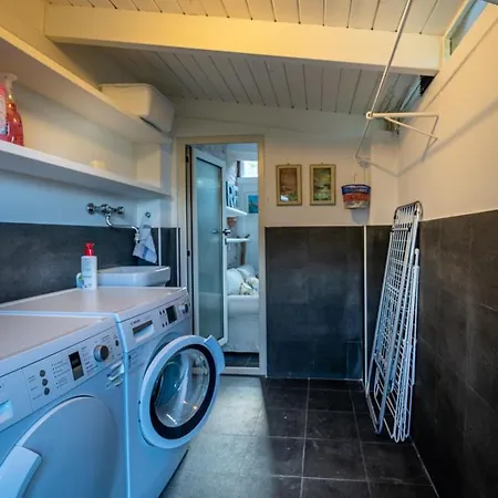 Pissorella, Luxury In
