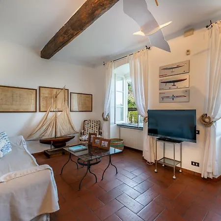 Pissorella, Luxury In